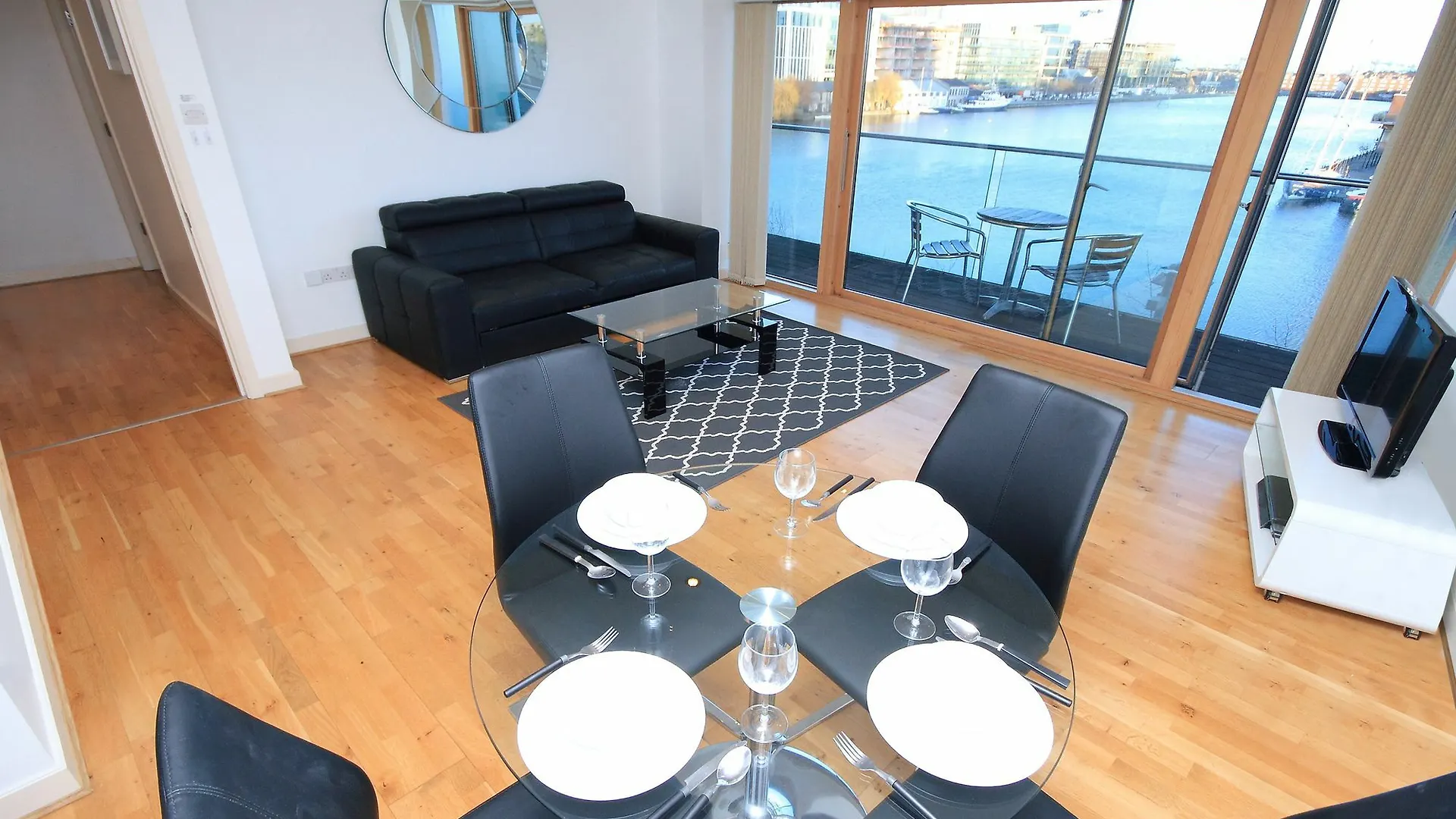 Апартаменты Magnificent Waterview Forbes Street Дублин