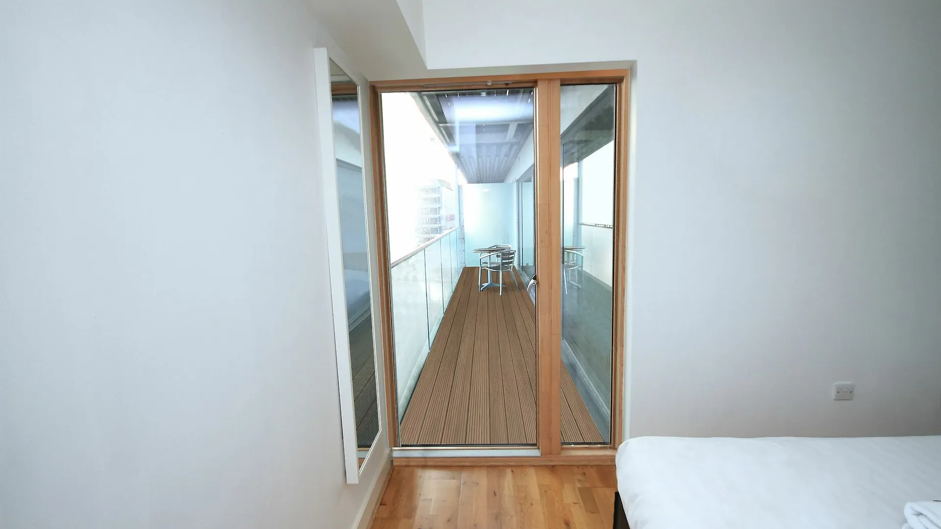 Апартаменты Magnificent Waterview Forbes Street Дублин